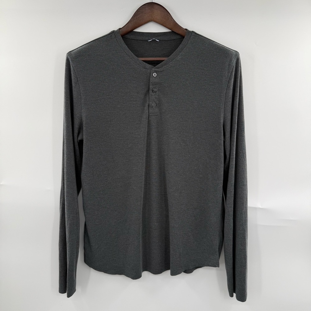 Kit and Ace First Class Henley Tee Men’s Size Small Gray Long Sleeve Minimalist